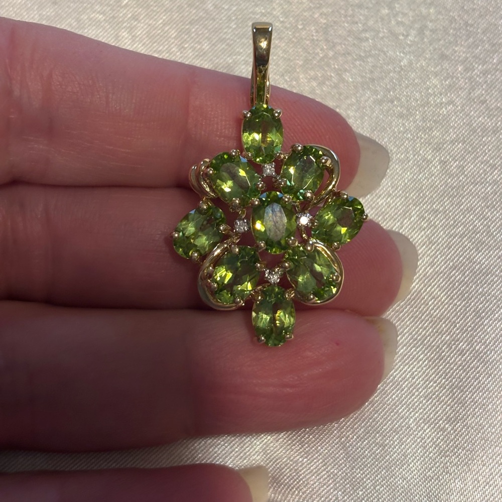 14k Peridot and Diamond 💎 Pendant(Enhancer) - Picture 2 of 8